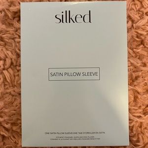 ☁️ NEW Silked satin pillow sleeve ☁️